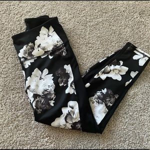 Gap Fit Floral Compression Leggings, Size S *HAS MATCHING SPORTS BRA*